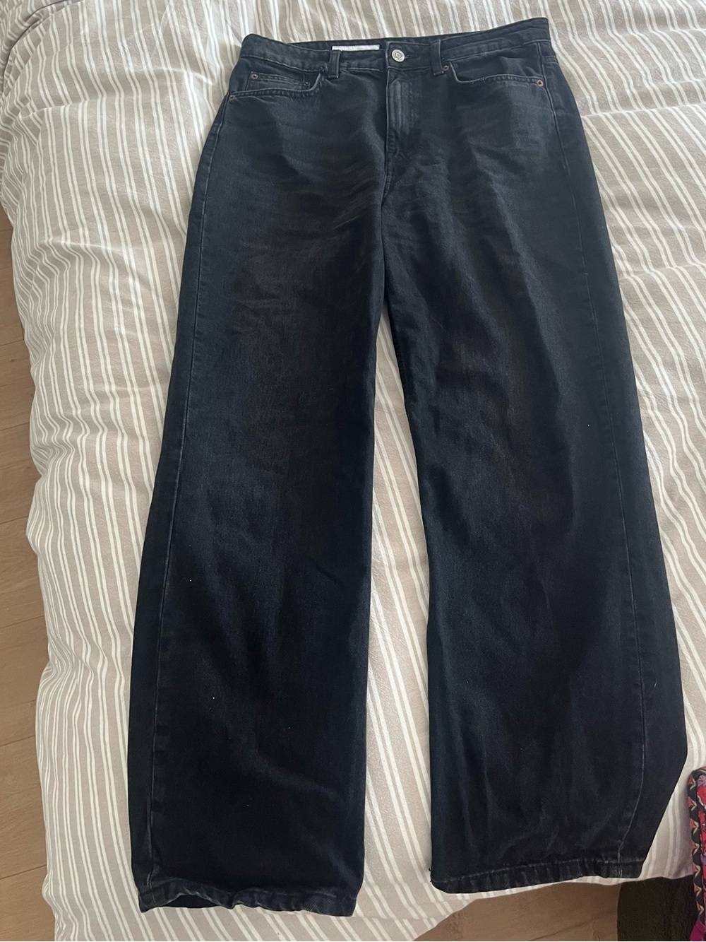 Zara Black High-Rise Mom Jeans